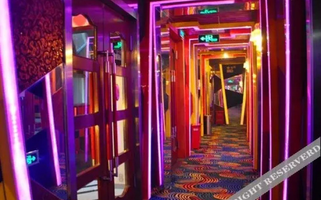 Junyi Collection Hotel (Luotian County Yishui Bund)