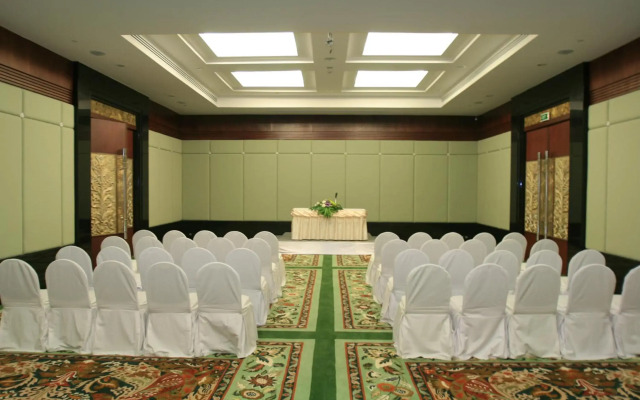 Grand Pacific Sovereign Resort & Spa