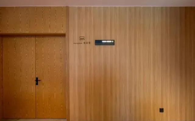 Qiuguo Hotel (Zibo Wanda Plaza Qishenghu Park Branch)