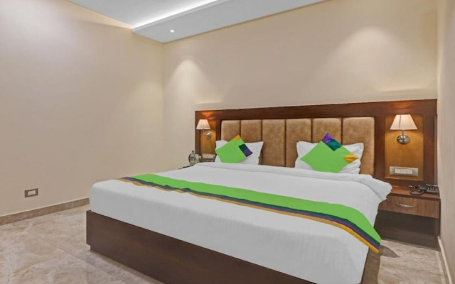 Hotel Heaven Grand Lucknow