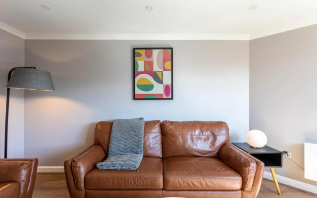 Stunning 1 Bed Merchant City Apartment with Parking