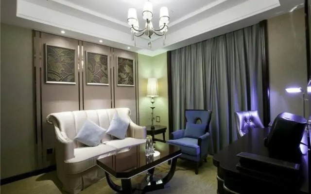 Yarrow Hotel