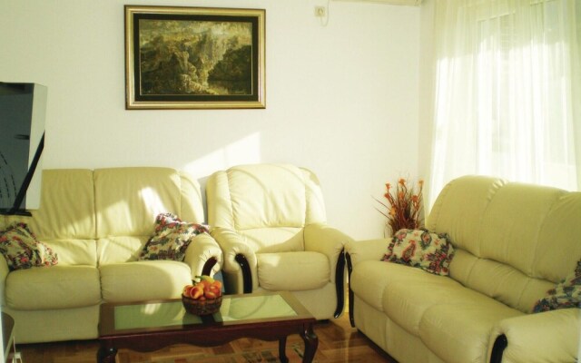 Awesome Home in Igalo With Wifi and 2 Bedrooms