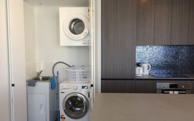 Gold Coast Broadbeach Holiday 2bed2bath Walk to Beach+parking Qbr004