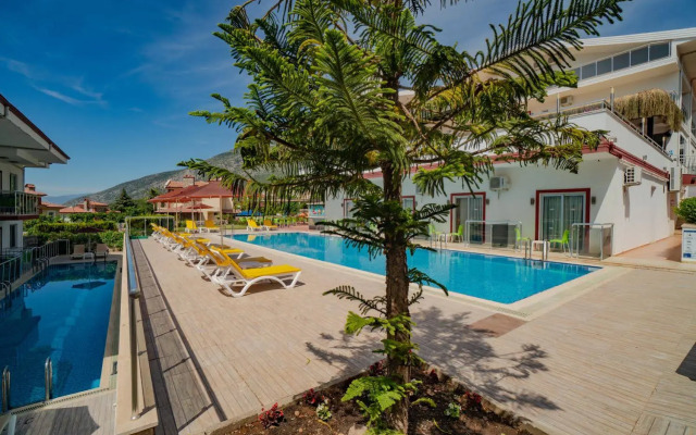 Sunshine Holiday Resort
