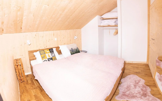 Elegant Chalet Near Ski-slopes