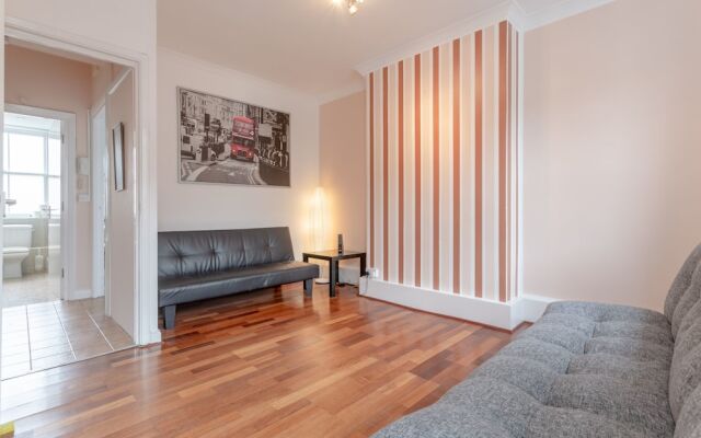 Spacious 3 Bedroom Flat in Covent Garden
