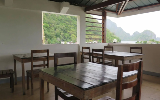 Dayunan El Nido Tourist Inn