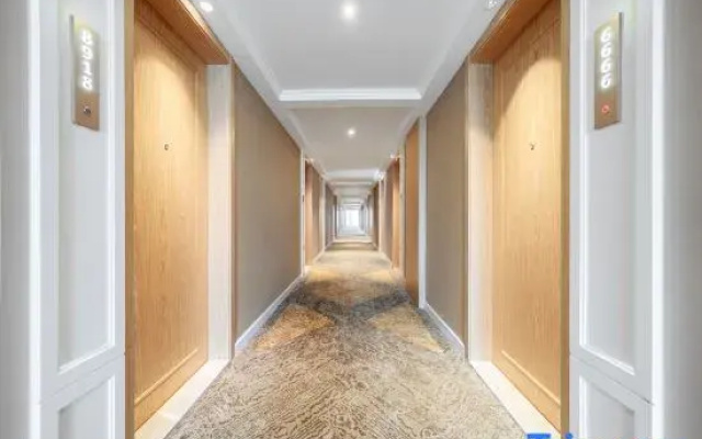Vienna Hotel (Huai'an Yinju Square Changzheng Road)