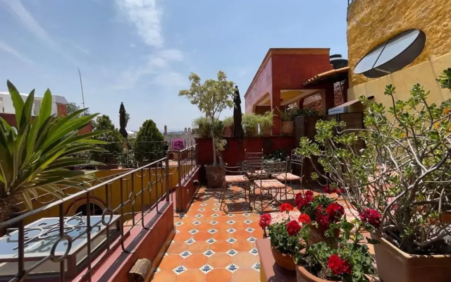 Location! Location! Location, 2 Bedroom on Aldama