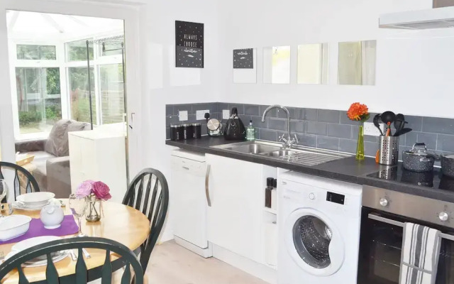 No 40, 5 beds, sleeps 7
