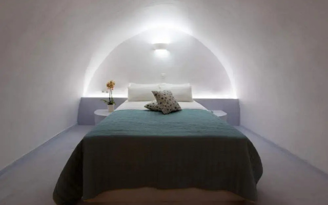 Fira White Residence
