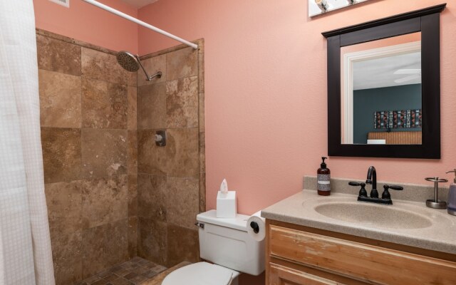 3BR Home in Mesa with Pool by WanderJaunt