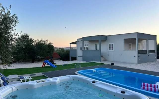 Bright and Tranquil Holiday Home With Pool