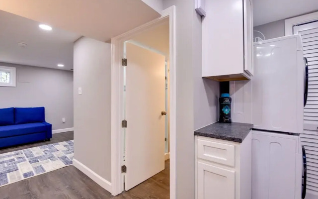 Convenient DC Studio Near Metro Stop!