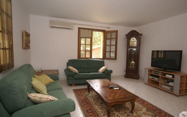 Stunning Villa in Sorgues With Swimming Pool