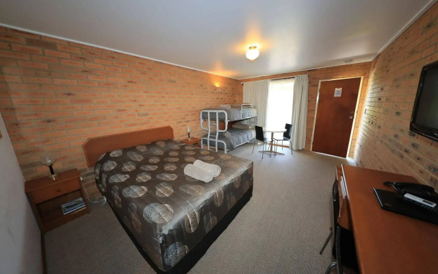 Quays Motel San Remo