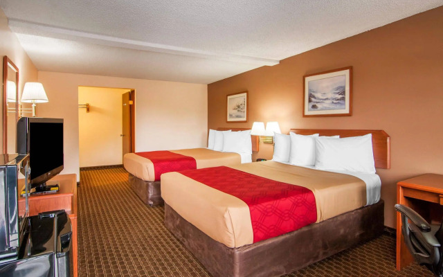 Econo Lodge Inn & Suites Hillsboro - Portland West