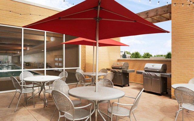 Home2 Suites By Hilton Milwaukee Brookfield