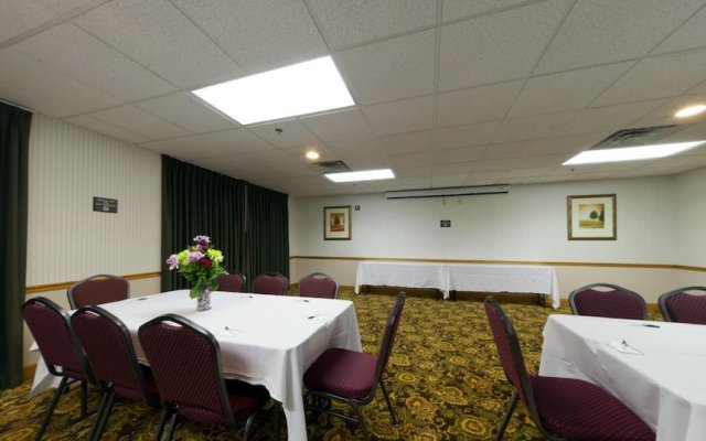 Country Inn and Suites by Radisson, Germantown, WI