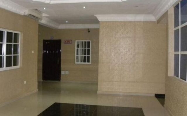 Grandy Suites Hotel