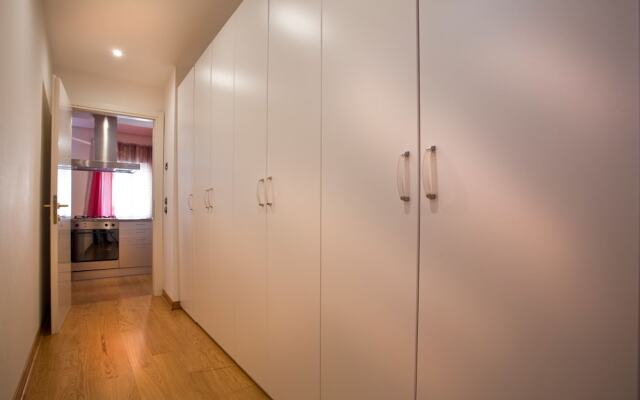 Verona For Rent Red Theater