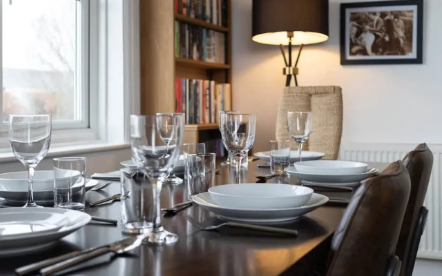 Host Stay Preston Park Apartment