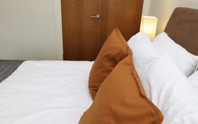 JOIVY Executive 2-Bed Apt With Stunning Roof Terraces