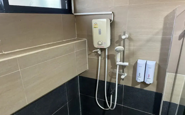 V Tharm Hotel