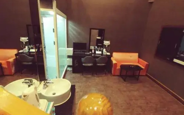 Apple Drive-in Hotel