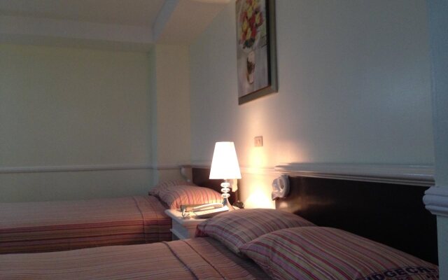 Ridgecrest Gardens Hotel