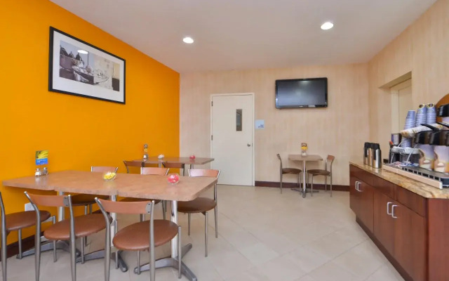 Holiday Inn Express Laguardia Airport by IHG