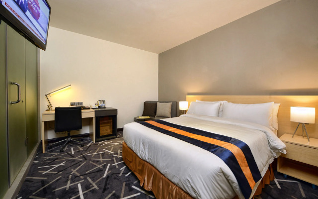 Pacific Express Hotel Central Market