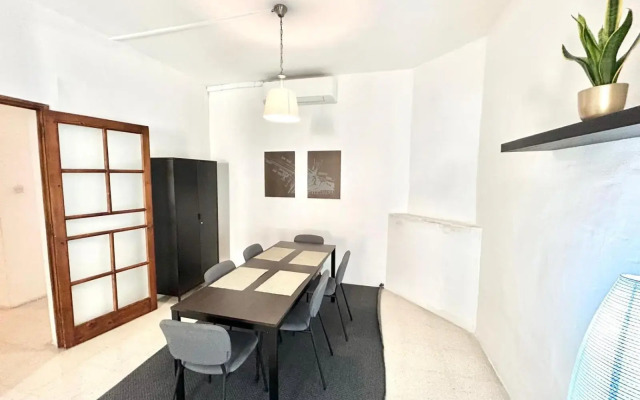 St Julians - Balluta Bay large 3 bedroom apartment