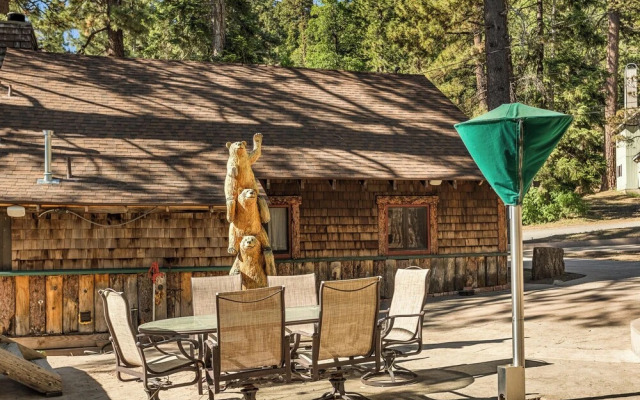 Whispering Pines Walk to Bear Mountain!