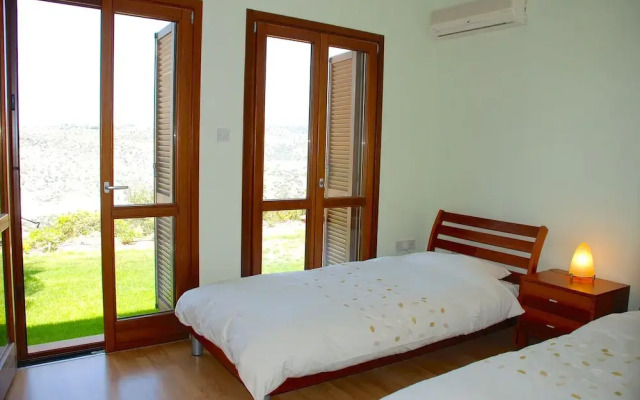 Charming 3 bedroom villa 'EZ02' with beautiful views, communal pool and resort facilities, Zephyros Village on Aphrodite Hills Resort