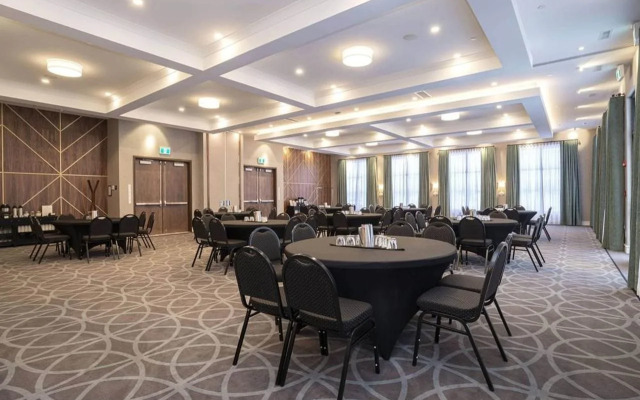 Sandman Signature Sherwood Park Hotel