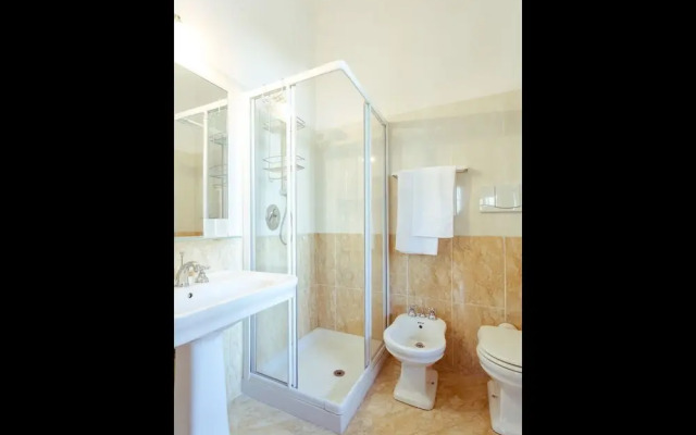 Cozy Holiday Home In Manerba del Garda With Pool