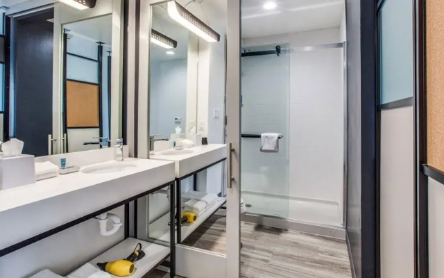 Aloft Dallas Arlington Entertainment District