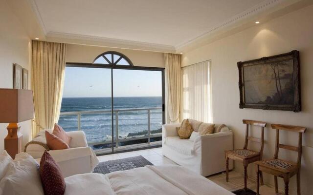 Hermanus Beachfront Lodge