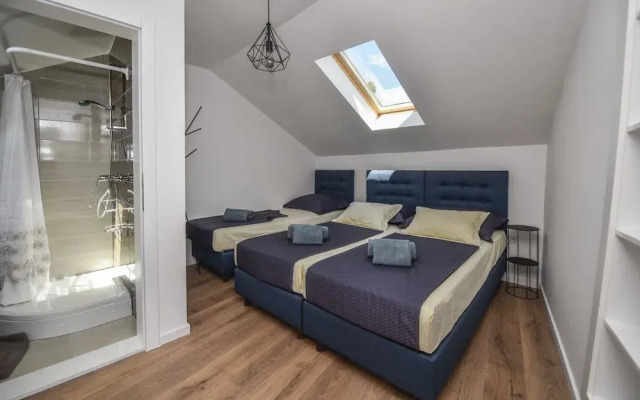 Holiday Home with Pool Oaza