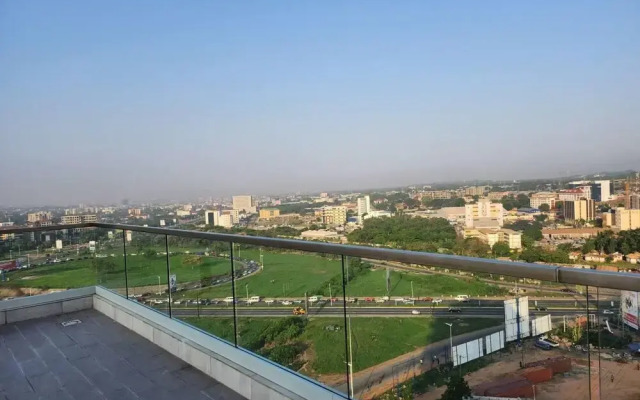 Luxurious & Comfy Gem-5 Star Location-pools, Gym!