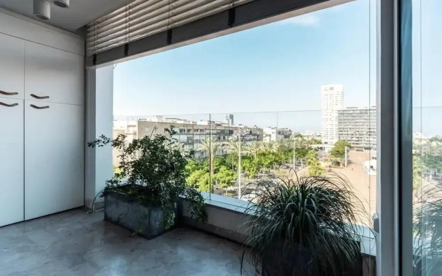 Inspiring Rabin Square Penthouse Museum