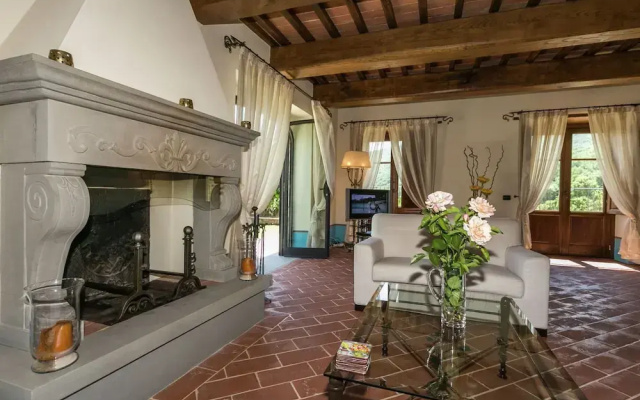 Luxury Villas in Poppi With Heated Pool