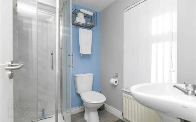 Big Yellow Door in Queens Quarter