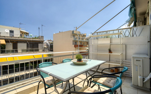 Snug apartment in Αθήνα with veranda