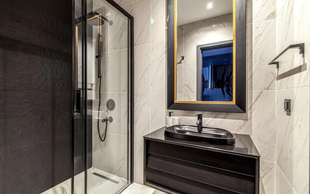 Modern Apartment in Beyoglu With Balcony