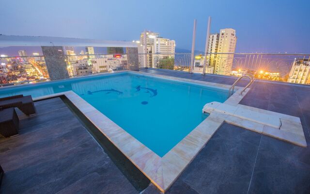 Crystal Hotel Da Nang