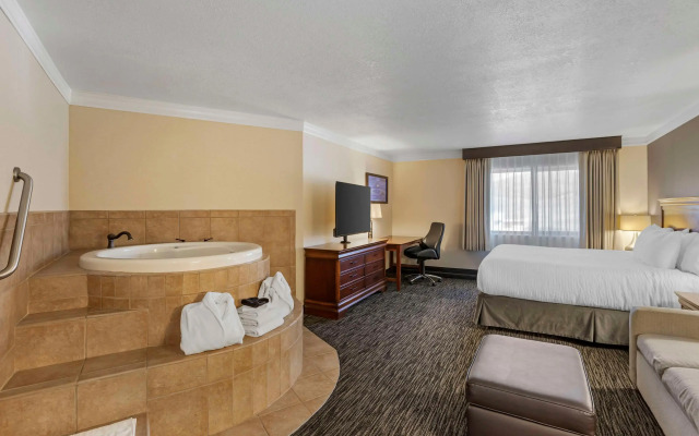 Best Western Plus Landmark Inn