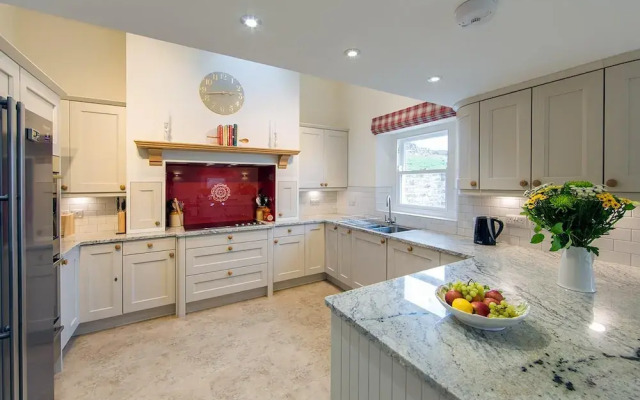 Stunningviews-privacy-hiking-sleeps8-wifi